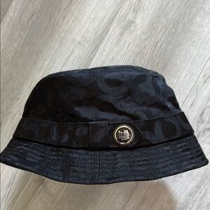 Coach bucket hat size small